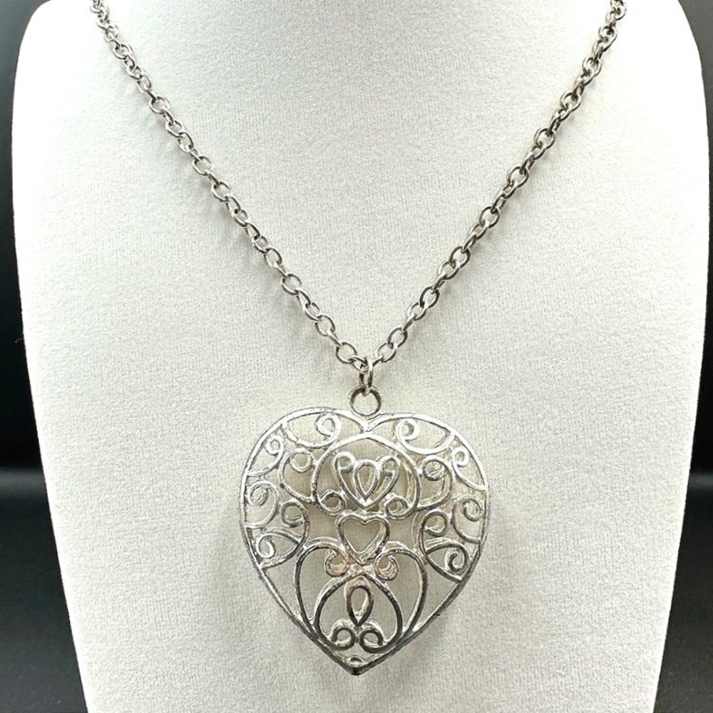 Vintage Claire's Silver-Tone Christmas Gift Love Filigree Heart Pendant Necklace